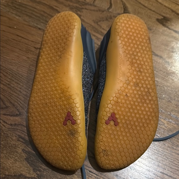 Vivo Barefoot Women's Sneakers - Dark Gray with Gum Sole - Picture 3 of 4